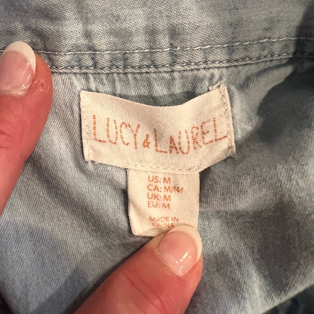 Womens Lucy & Laurel long sleeve light chambray button down shirt - Picture 3 of 4